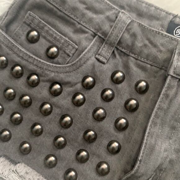 Fashion Nova Boom Boom Gray Denim Studded Hi-Waist Shorts Size 5 - Picture 2 of 6